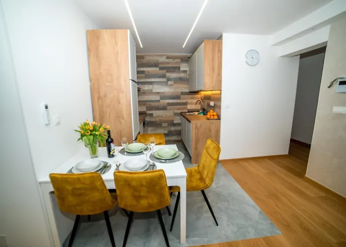 Lil Apartman Split