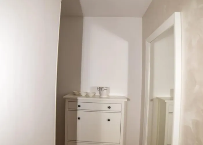 Lil Apartment Split